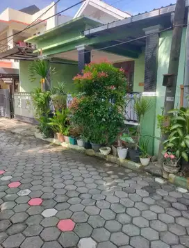Rumah di Pondok Majapahit 1 Blok B Hadap Timur ke Lapangan Sepak Bola