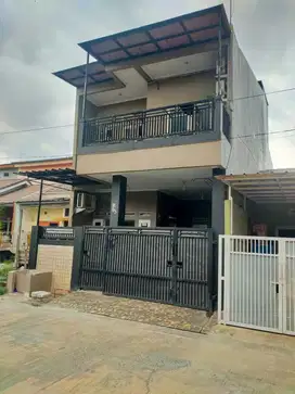 Rumah 2 lantai di Alamanda Regency - Karangsatria