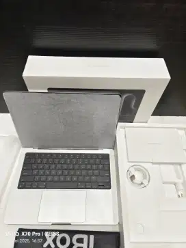Macbook Pro m3 8/512gb garansi resmi iBox on mei 2026 bh 100%