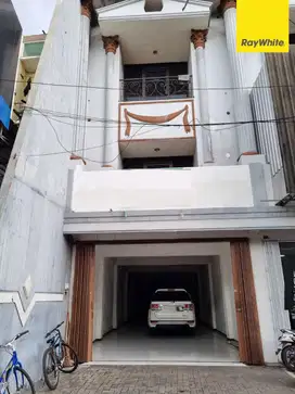 Disewakan Ruko 3,5 lantai di Ngagel Jaya Selatan Surabaya