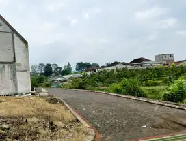 Villa Mewah di Kota Batu 5 Menit ke Alun-Alun dan Taman Wisata