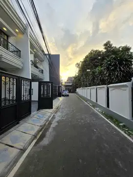 Rumah Baru Classic Modern Non Komplek Di Duren Sawit Jakarta Timur