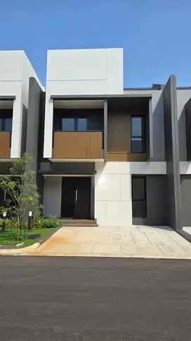 Disewakan Rumah Bagus Siap Huni Di Sumarecon Crown Gading Bekasi