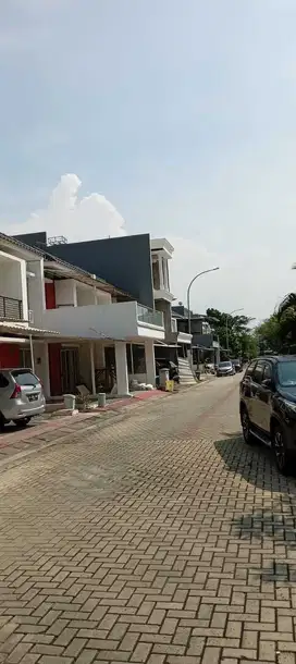 DISEWAKAN CEPAT RUMAH GOLF LAKE SAN LORENZO