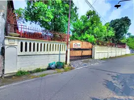 Rumah luas  Dan Rumah Joglo Solo Kota Letak Strategis
