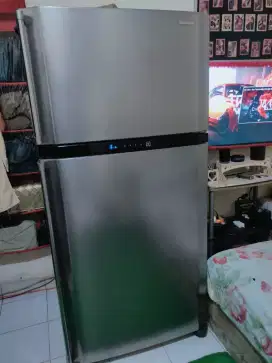 Kulkas 2 pintu Sharf