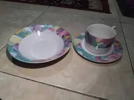 Cangkir kopi set dan piring tatakan