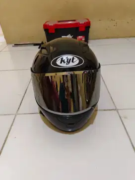 Helm full KYT hitam