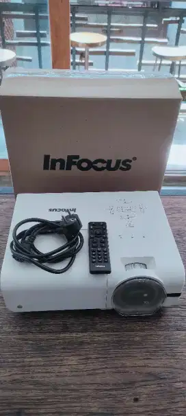 DI JUAL PROYEKTOR INFOCUS RP 4,500.000