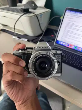Olympus OM-D E-M10
