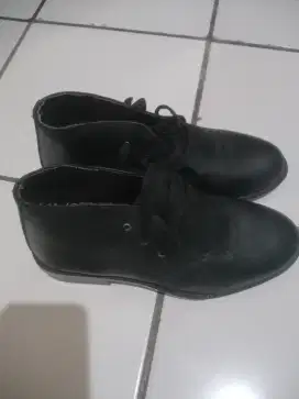 Jual sepatu satpam/ABRI bekas harga 100rb bs nego ukuran 40