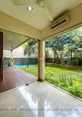 Rumah dalam cluster di kemang ada swiming pool nya