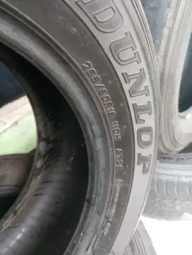 Ban bekas Fortuner