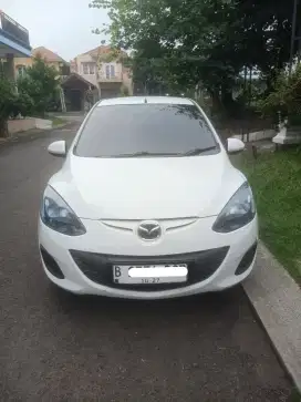 Mobil Mazda 2 - 1.5 MT tahun 2011 warna putih / NEGO