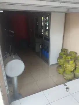pengantar galon isi ulang