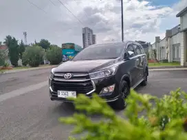 Toyota Kijang Innova Venturer Diesel Automatik 2019 Hitam