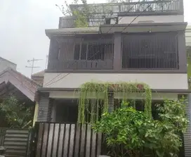 RUMAH CANTIK 2,5 LANTAI PERUM KEMANG PRATAMA 2 RAWALUMBU BEKASI