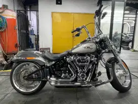 Harley-Davidson Softail Fat Boy 114 (model terbaru dari lini Fat Boy)