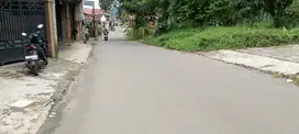 Tanah datar nempel jalan raya angkot