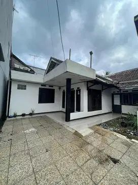 Di jual cepat Rumah strategis