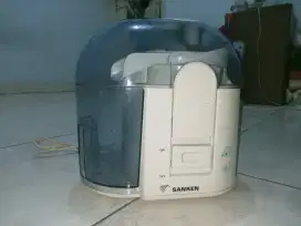 Juicer Sanken model AJE-600