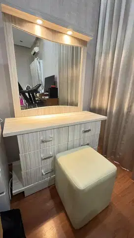 Vanity Dresser Meja Make Up