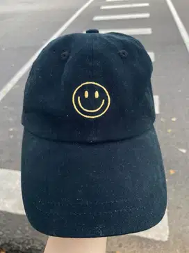 Topi smile hitam