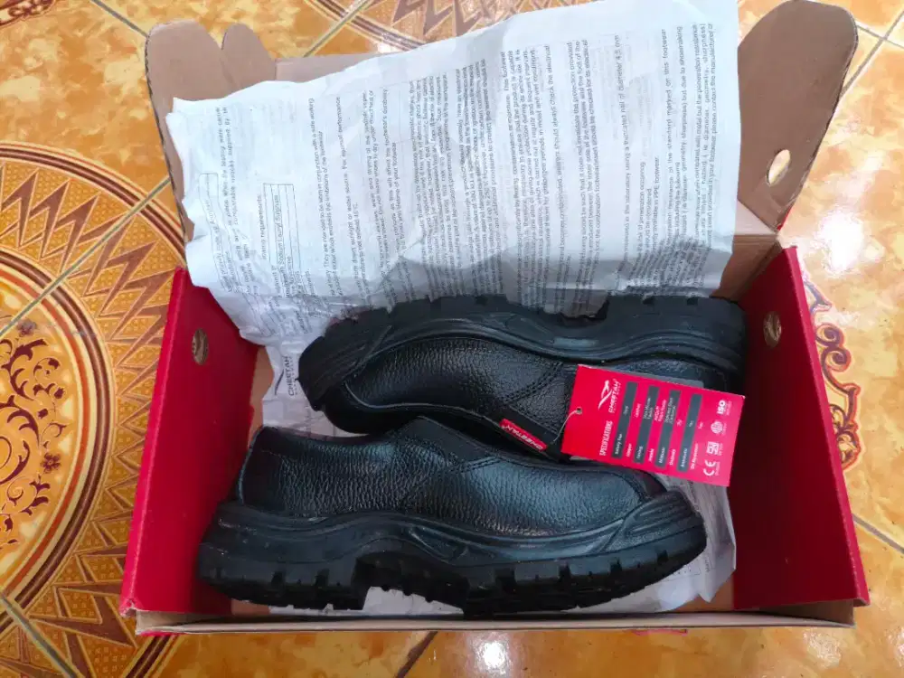 Sepatu safety cheetah