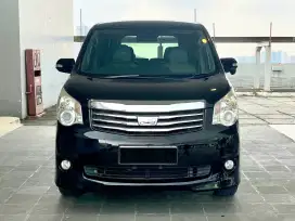 Toyota NAV1 2.0 2013