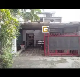 Rumah 2 Lantai di depan Taman Komplek Pesanggrahan Permai Petukangan
