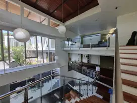 Rumah Mewah dan Luxury di Kawasan Elite Setraduta bandung