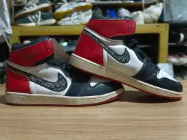Nike Air Jordan 1 White Black Red X Dior size 44