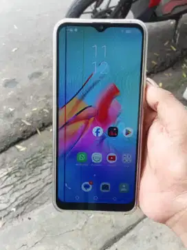Infinix Smart 5 
Ram 2 32 
Min layar begaris doang 2helai kaya di Poto