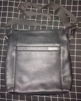 Tas kantor hitam