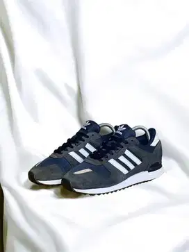 Sepatu Second Branded Adidas ZX 700 size 40