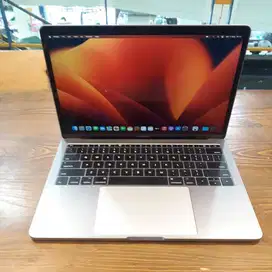 Macbook Pro 13inch 2017 8/256