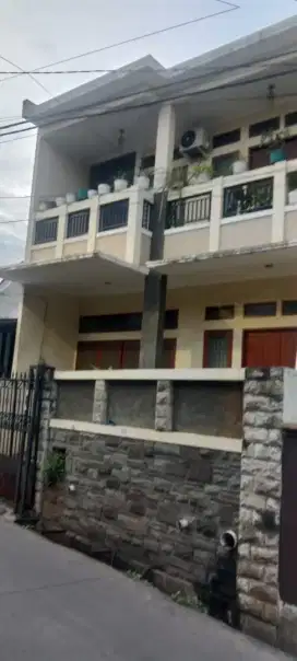 Di jual cepat rumah 2 lantai BU