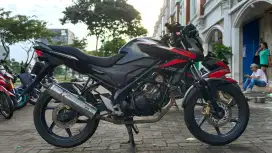 Honda CB 150 R hitam