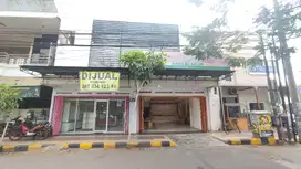 DIJUAL SEGERA!!! Rumah + Toko ( 4 Pintu Menghadap jalan) - Hook L