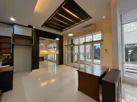 Dijual Villa komplek River View ( Polonia )