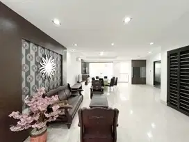 Dijual Villa Komplek The Palace Residence -  Polonia