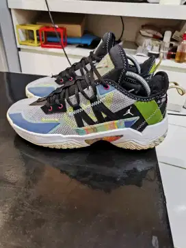 Sepatu Basket Running Tennis Badminton Volley Why Not Zero Size 42