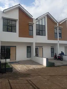 Rumah 2 Lantai Siap Huni di Pasir Impun  Dekat Kota, Nuansa asri