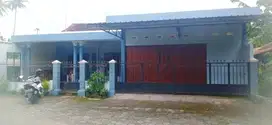 Rumah luas tepi jalan area Medari Sleman