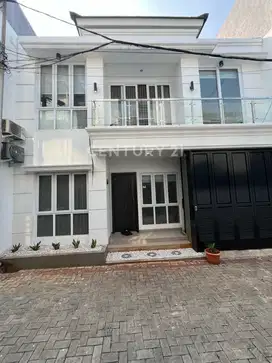 Rumah 3 lantai 4KT Dekat Binus Di Kebon Jeruk R2140