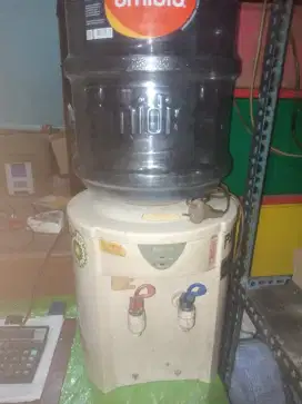 Dispenser set sama galonnya
