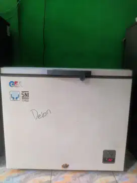 dijual cepat freezer box