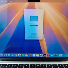 Macbook Air M2 Ram 8 Ssd 256 layar 13 inch lengkap Starlight Ibox