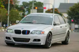 BMW 318i 2003 Bensin