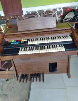 Piano/organ elektrik lowrey